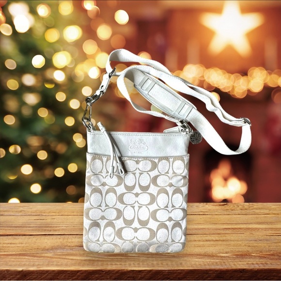 Coach cream jacquard signature and leather crossbody handbag -painted horse bit - Picture 6 of 15